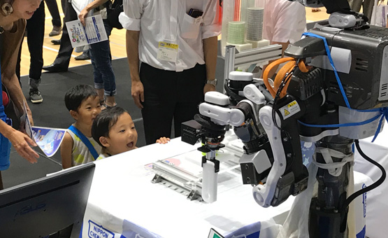 在“RoboCup Japan Open 2019长冈”的当地企业专区展示本公司产品的情形